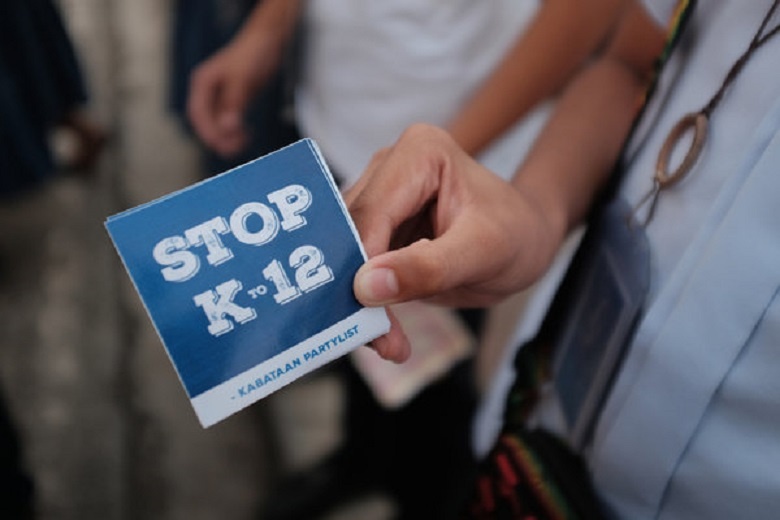 Dan Philippines phan doi chinh sach giao duc 12 nam hinh anh