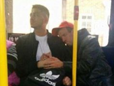 9X nam tay nguoi dan ong tren xe buyt duoc thuong 2.000 USD hinh anh