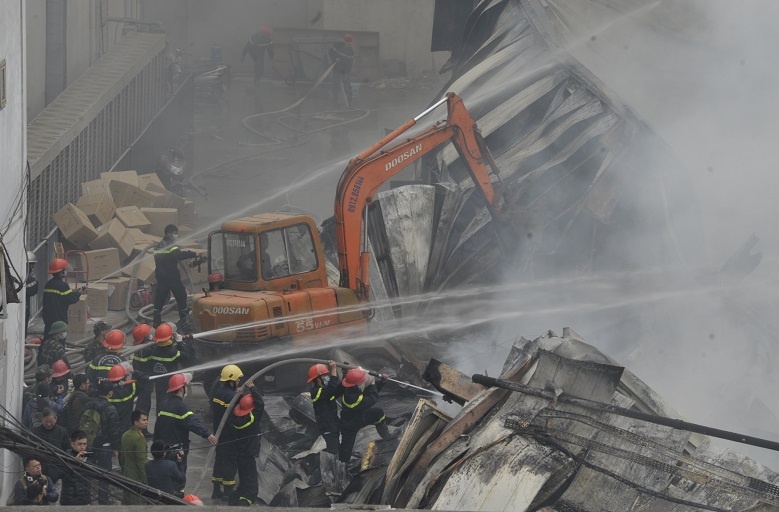 Sinh vien ngung hoc vi voi di... chua chay hinh anh