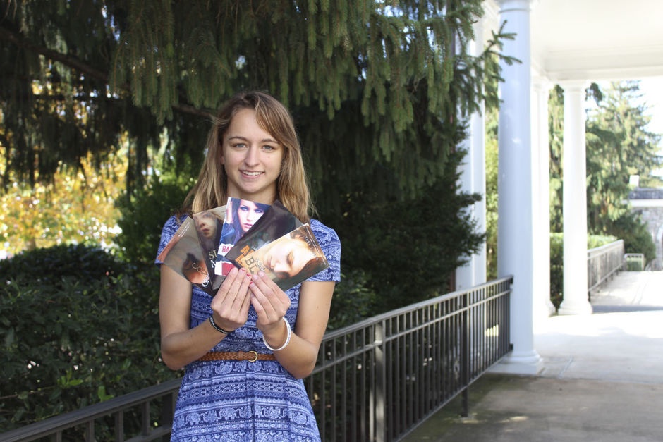 Nu sinh xuat ban 7 cuon sach khi moi 20 tuoi hinh anh