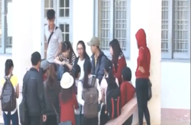 1.000 sinh vien bi canh bao, buoc thoi hoc hinh anh