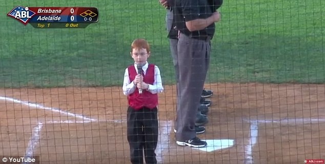 Ethan hat tron ven bai quoc ca du bi nac hinh anh