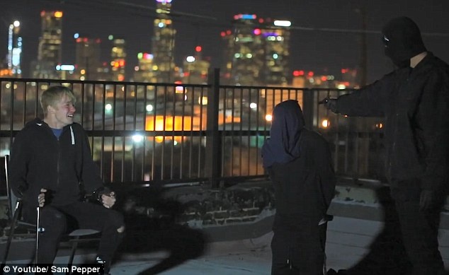 Ban co nghi tro dua giet ban than da di qua xa? hinh anh