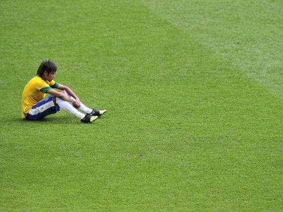 Người mạnh mẽ không bao giờ phí thời gian xem nhẹ bản thân.