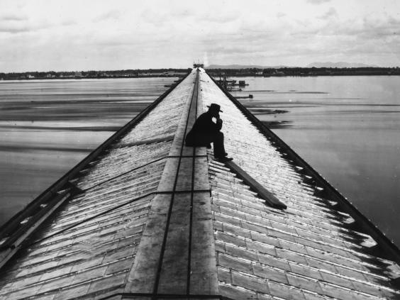 Người mạnh mẽ không sợ những lúc chỉ có một mình.