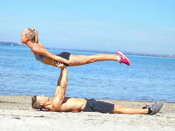 Cap doi phong gym so huu voc dang chuan noi tieng mang hinh anh