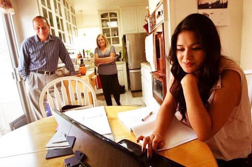 Nếu có thể, hãy sống chung với cha mẹ.