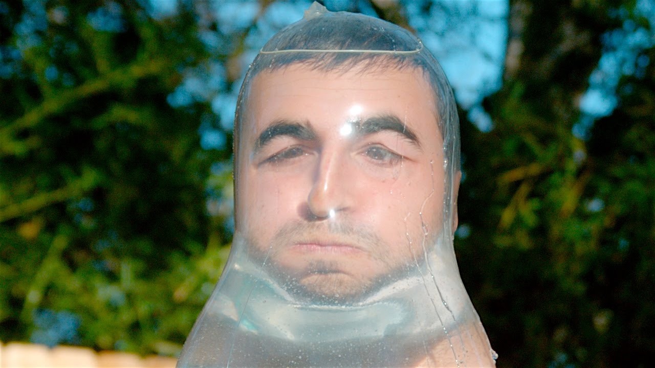 Hieu ung quay cham ngoan muc trong thu thach voi bao cao su hinh anh