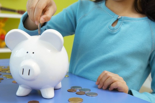 Tiết kiệm tiền ngay từ bây giờ là việc làm cần thiết. Ảnh: Google