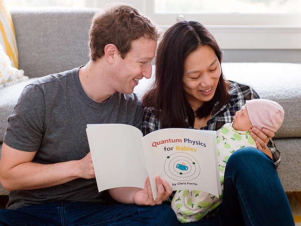 Ong chu Facebook doc sach Vat ly cho con 2 tuan tuoi hinh anh
