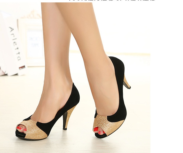 Bạn sẽ chẳng thể đeo giày cao gót khi đi cạnh bạn trai có chiều cao khiêm tốn.