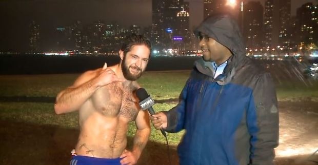 Cuoc phong van voi chang trai chay duoi mua hinh anh