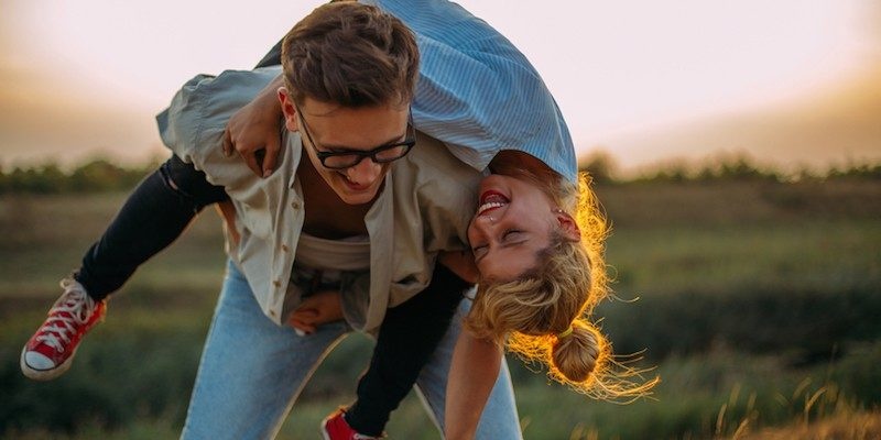 6 cach de tro thanh nguoi ban trai hoan hao hinh anh