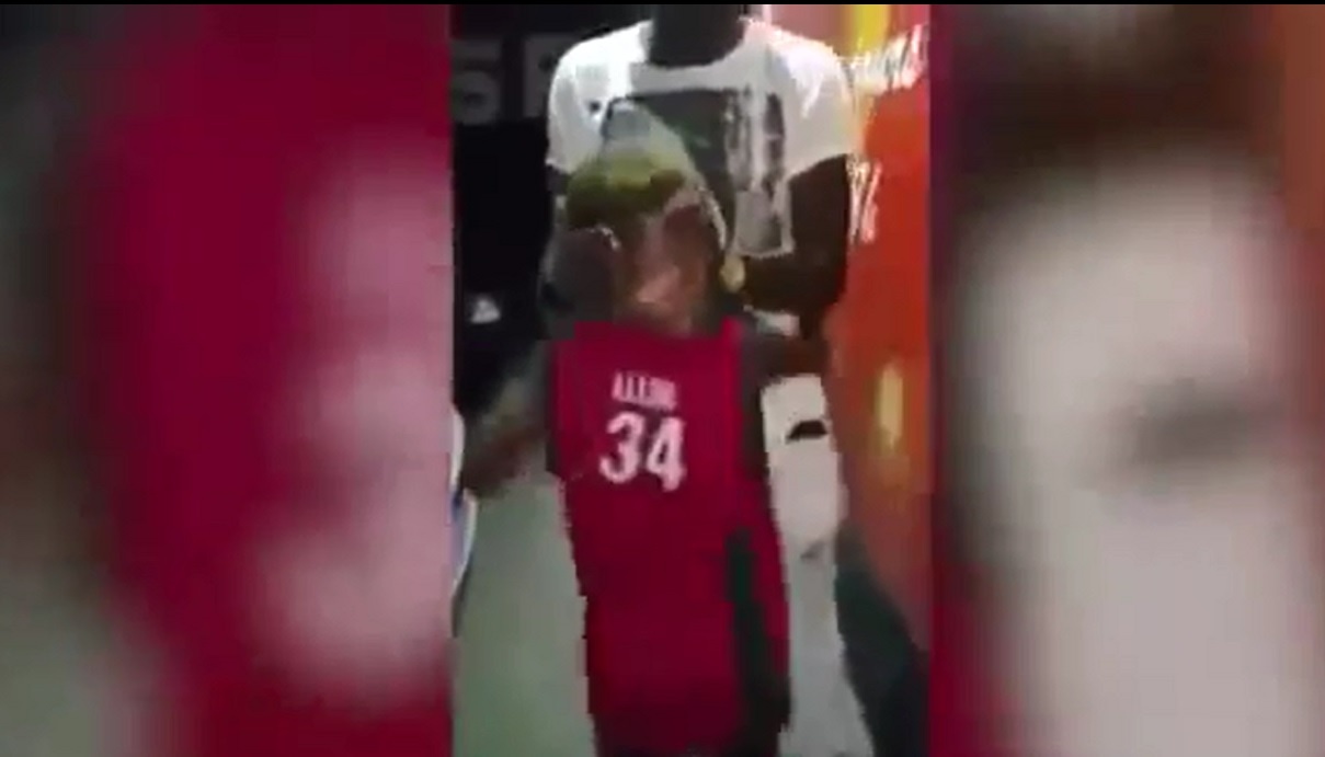 Khong the co chuyen xoay dau 180 do hinh anh