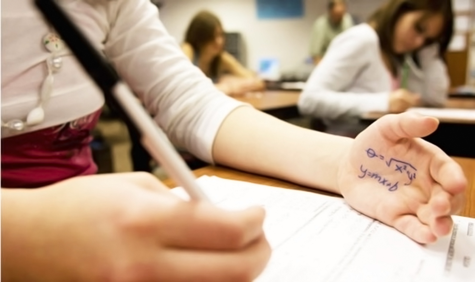 Nhieu du hoc sinh Trung Quoc gian lan tai Anh hinh anh