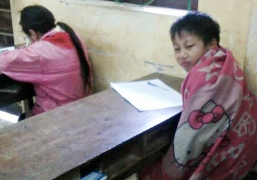 Vung cao 0 do C, hoc sinh quan chan den lop hinh anh