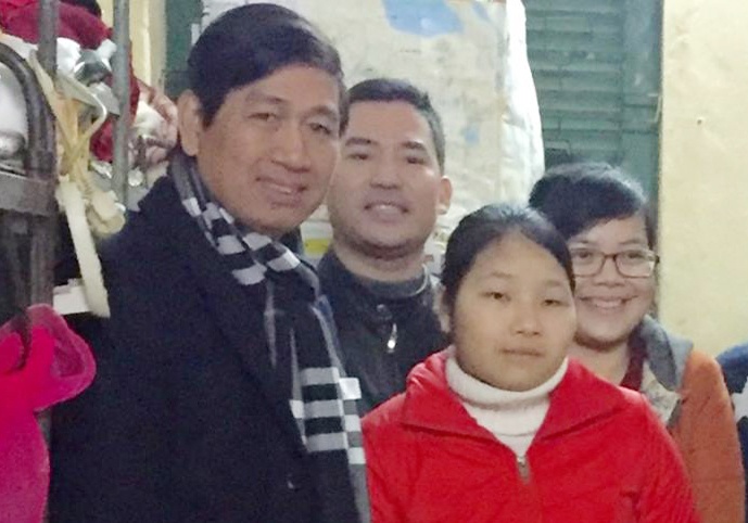 Nu sinh ngu nho vi khong co chan va cau chuyen am tinh nguoi hinh anh