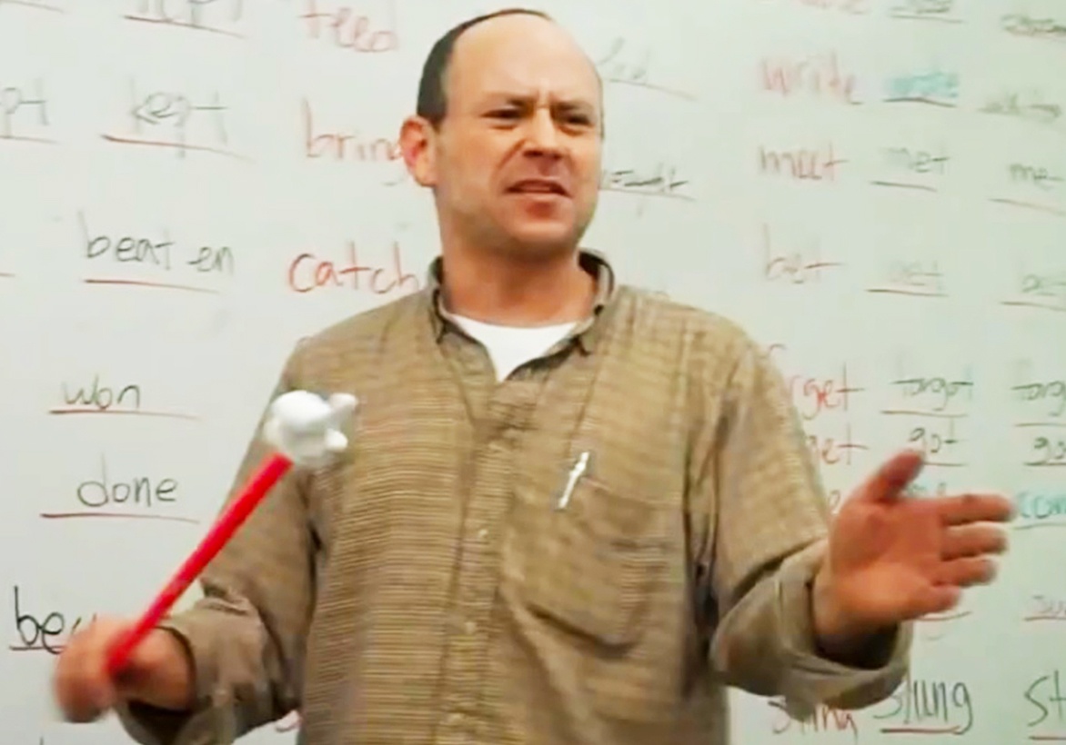 Thay giao doc rap ve dong tu bat quy tac trong tieng Anh hinh anh