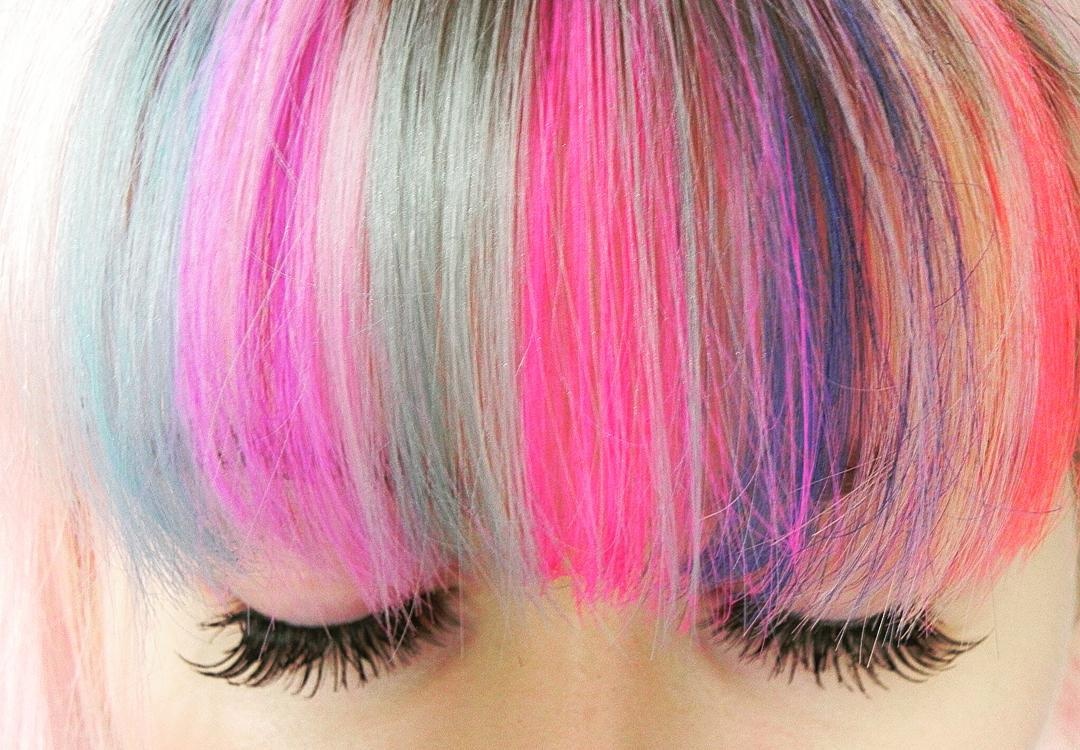 Trao luu toc mai nhuom cau vong thu hut gioi tre the gioi hinh anh