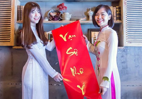 Du hoc sinh gui loi chuc Tet ban doc Zing.vn hinh anh