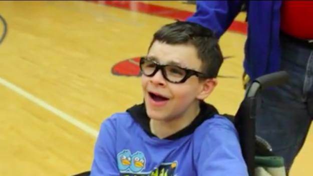 Chang trai khuyet tat My xuc dong truoc loi moi cua co gai Viet hinh anh