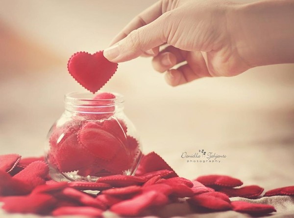 Nu thu ngan hoc ngon ngu ky hieu vi khach hang hinh anh