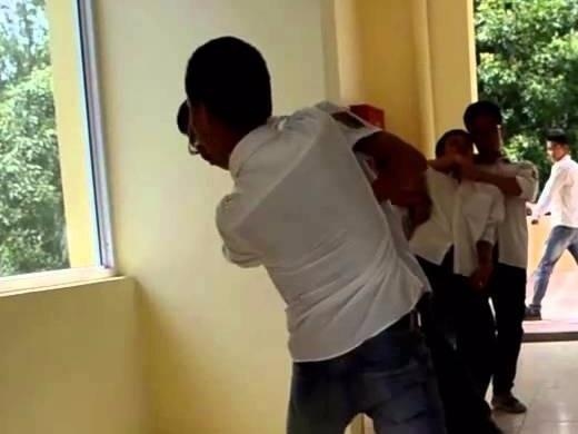 Lay mu phot cua ban, nam sinh bi danh hai so nao hinh anh