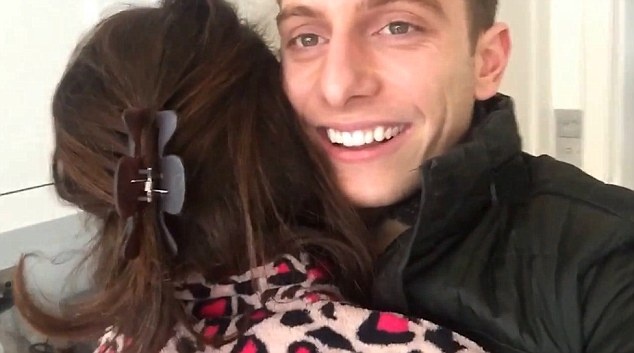 Sao YouTube khien me bat ngo nhan dip mung 8/3 hinh anh