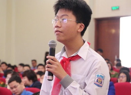 ​Hoc sinh hoi san choi thieu nhi, bi thu tinh uy keu kho hinh anh