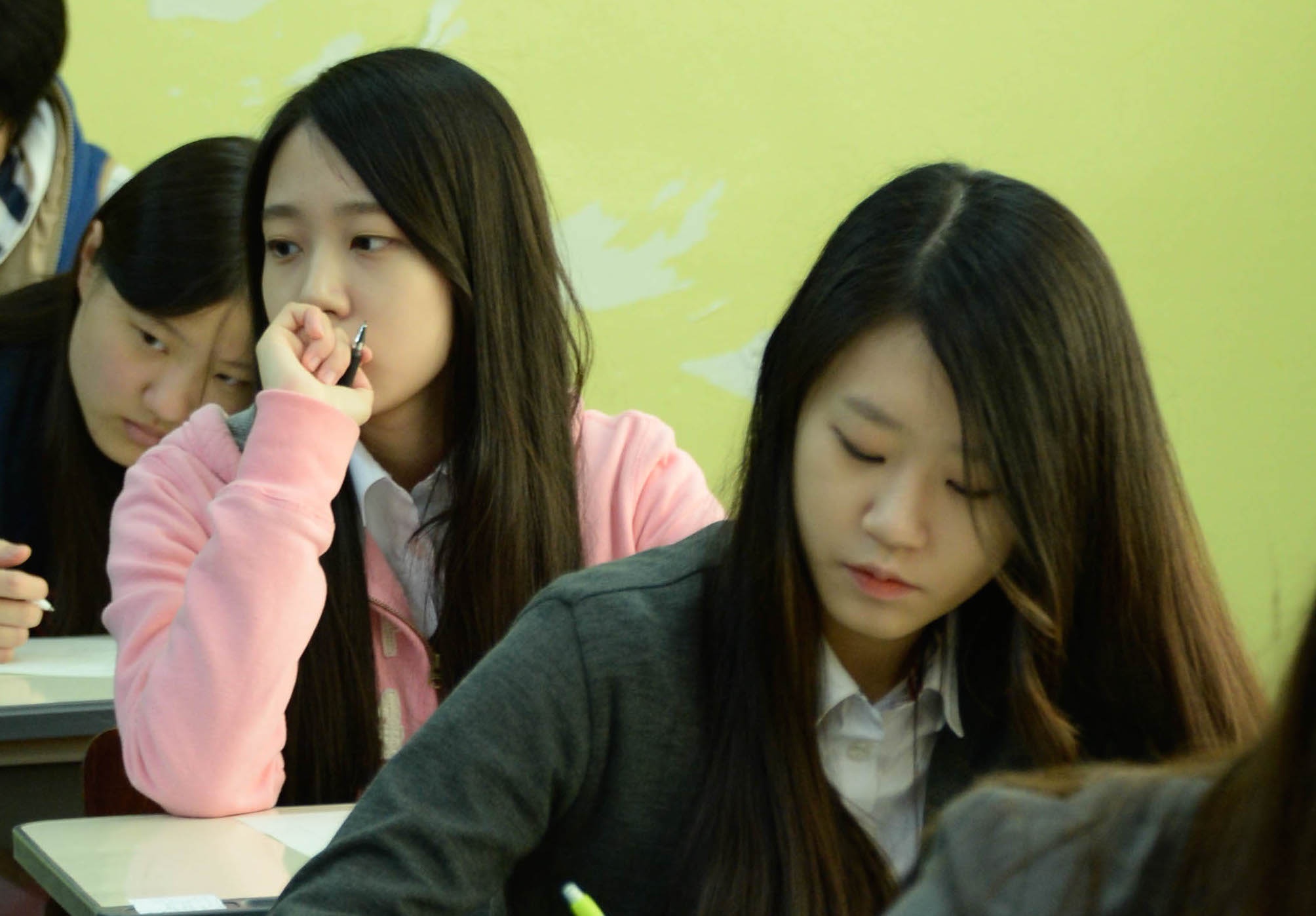 Gioi tre Han Quoc quyet doi ten khai sinh de tim viec hinh anh