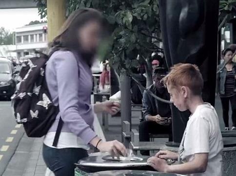Clip thu long thuong nguoi de tuyen chon canh sat hinh anh