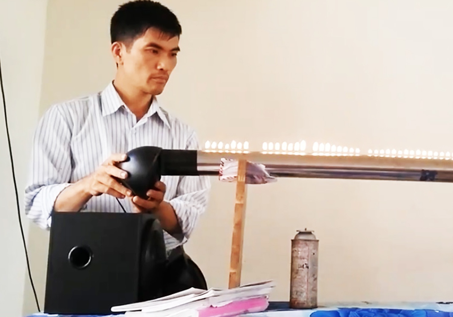 Thi nghiem 'Song nhac lua' khien dan mang thich thu hinh anh