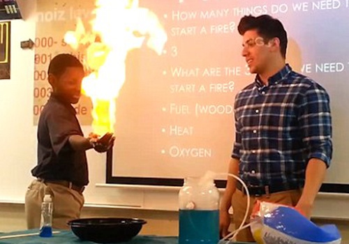 Thi nghiem ban tay boc chay khien hoc sinh thich thu hinh anh