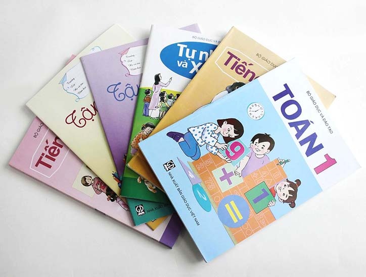 Se dieu chinh bat binh dang gioi trong sach giao khoa hinh anh