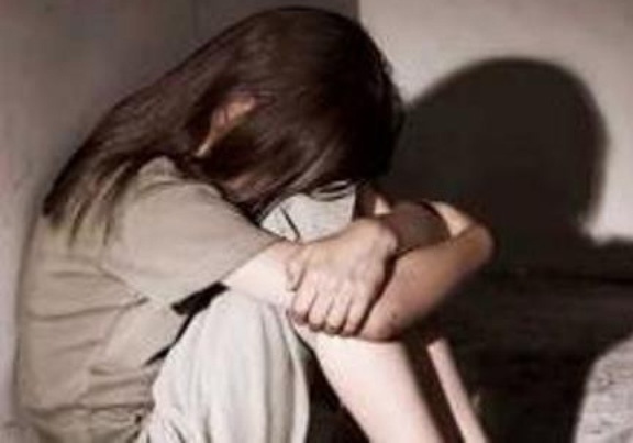 Tre em vung cao de bi xam hai tinh duc hinh anh