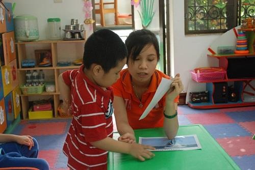 trẻ tự kỷ ảnh 1 tre tu ky anh 1