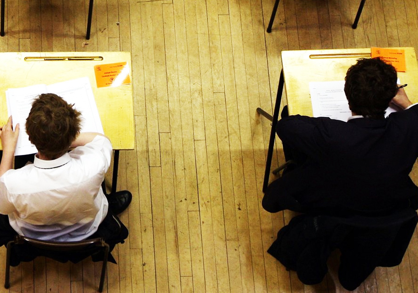 An Do huy ky thi du bi dai hoc 2 lan vi lo de hinh anh