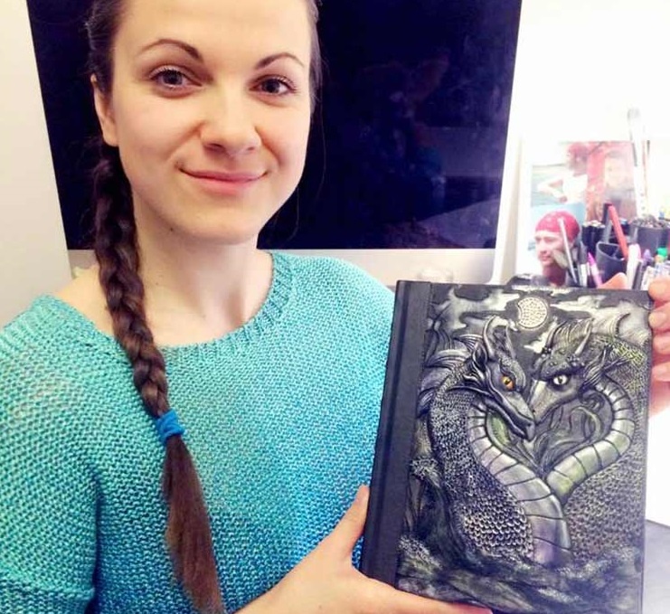 cô gái tạo bìa bằng đất ảnh 13 co gai tao bia bang dat anh 13