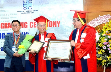 Phong ham giao su danh du cho ‘bac si co phep la’ hinh anh