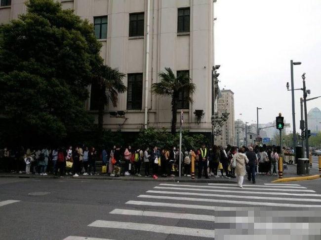 giới trẻ rộ mốt chụp với hòm thư ảnh 2 gioi tre ro mot chup voi hom thu anh 2