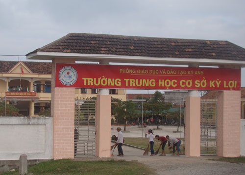 Thay co bi danh anh 1