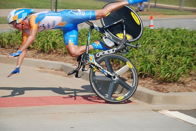 khoảnh khắc trước khi tại nạn ập đến ảnh 2 khoanh khac truoc khi tai nan ap den anh 2