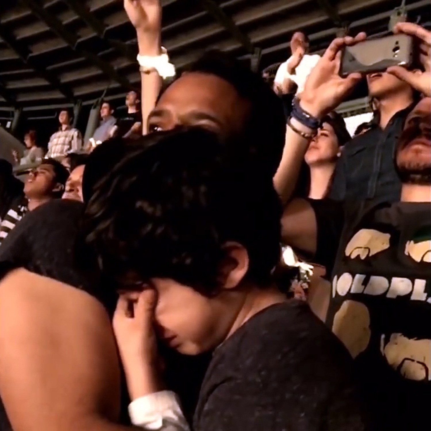 cậu bé tự kỷ khóc khi nghe coldplay ảnh 1 cau be tu ky khoc khi nghe coldplay anh 1