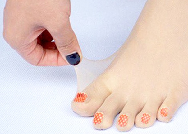 Gioi tre ro mot di tat mong chan thay vi lam nail hinh anh