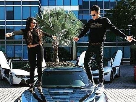 Cha me ty phu ro mot khoe cuoc song sang chanh tren mang hinh anh