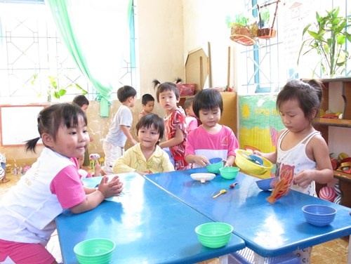 Lớp mầm non vượt quá số lượng trẻ  ảnh 1 Lop mam non vuot qua so luong tre anh 1