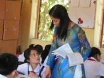 Dem con chu den ban lang vung cao hinh anh