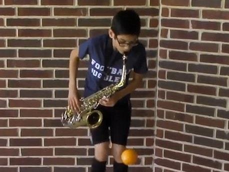 Cau be co biet tai vua tang bong vua thoi ken hinh anh