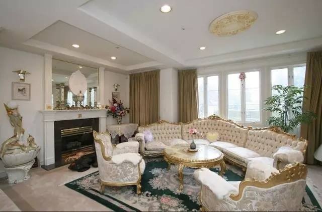 Sinh vien Trung Quoc mua biet thu chuc trieu do o Canada hinh anh