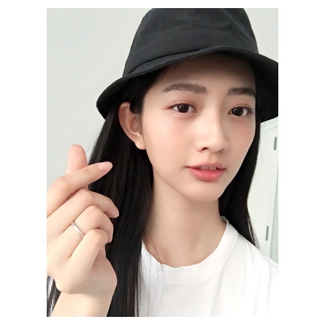 guong mat dai dien cho hang Maybellin anh 1